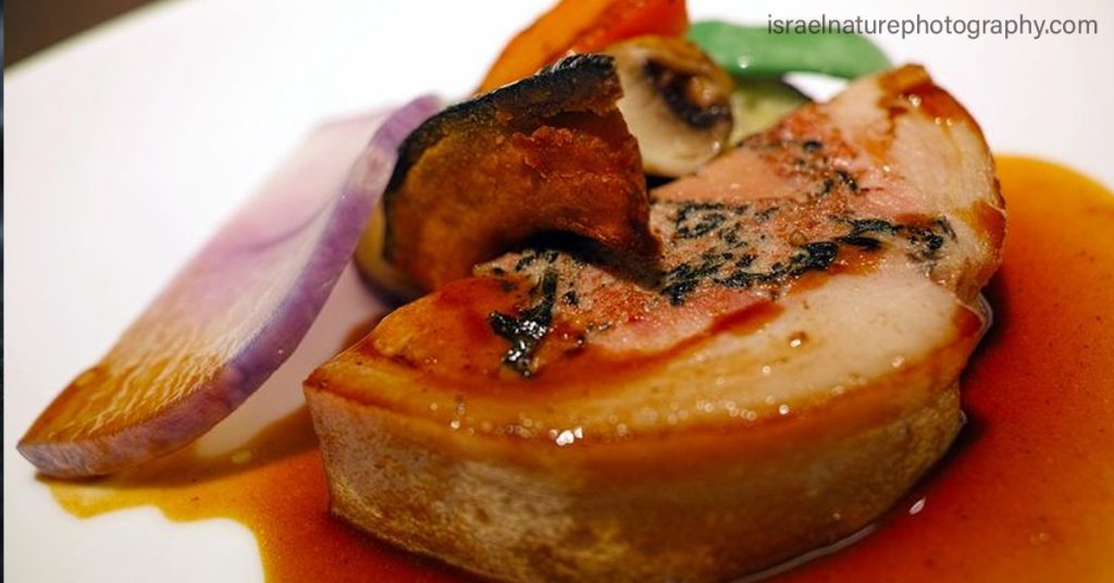 ฟัวกราส์ หรือเป็ดไขมันหรือตับห่านเป็นอาหารอันโอชะของฝรั่งเศสที่ได้รับความนิยมทั่วโลก มักเข้าใจผิดว่าเป็น pâté de foie gras ซึ่ง