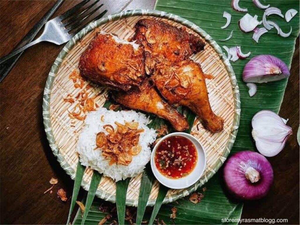 สูตรไก่ทอดไทย นี้เป็นที่นิยมในร้านอาหารริมทางทั่วประเทศไทย แต่มีพื้นเพมาจากหาดใหญ่ในภาคใต้ของประเทศ แม้ว่าสูตรอาหารจะ