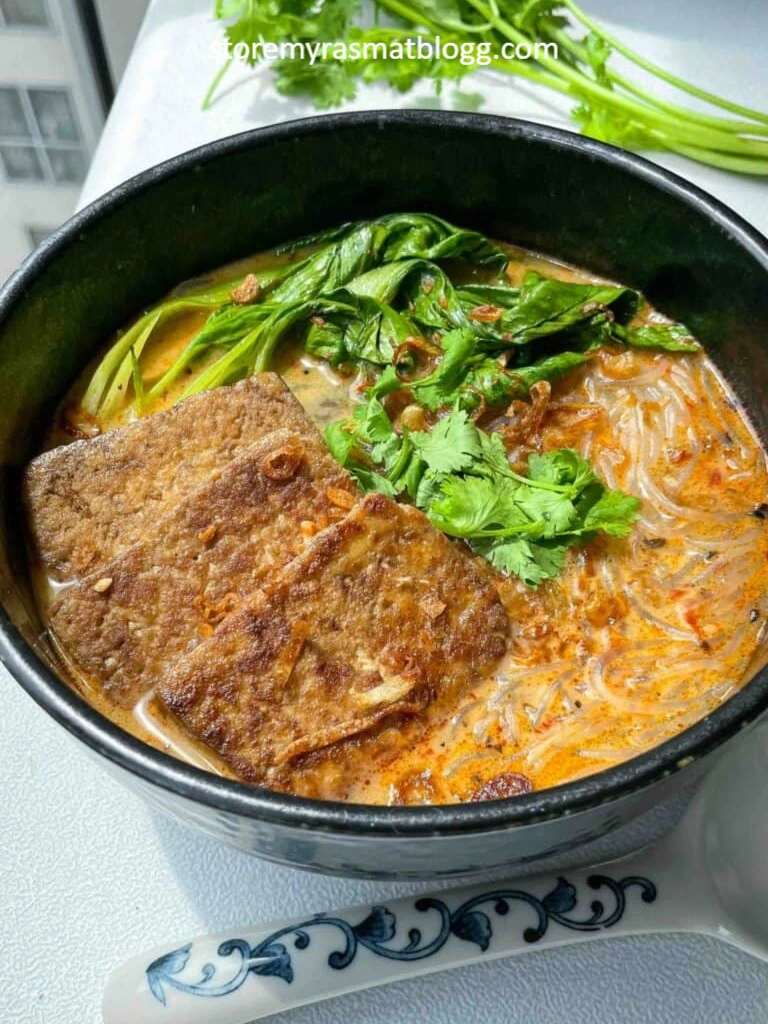 ก๋วยเตี๋ยวน้ำมะพร้าวตะไคร้รสเผ็ด เติมพลังแบบเฮลท์ตี้